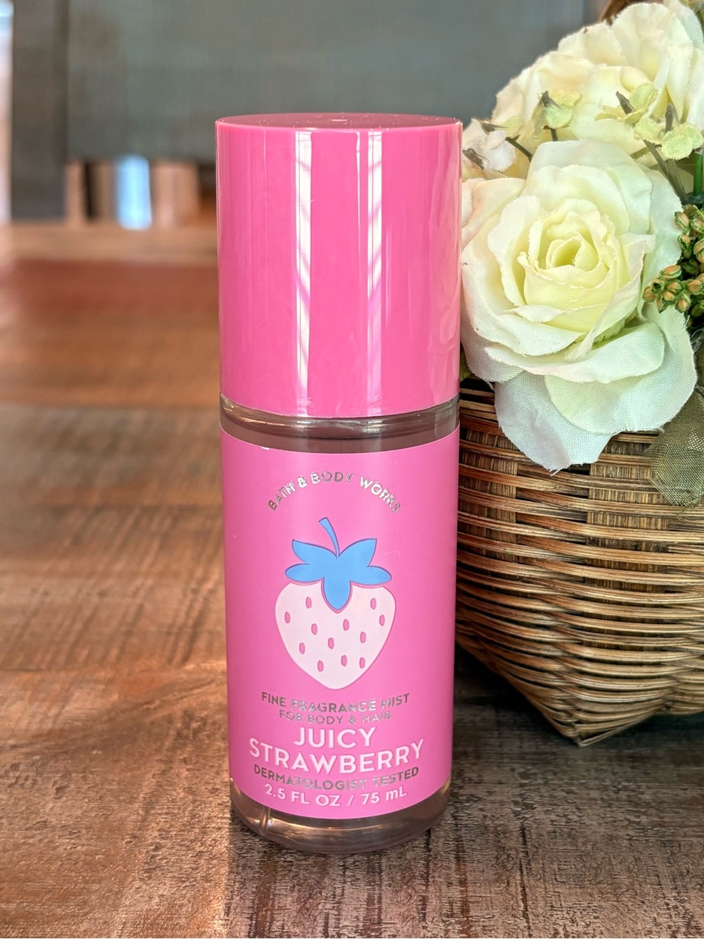 LIKE NEW Bath & Body Works JUICY STRAWBERRY 🍓 Travel Spray for BODY & HAIR!
